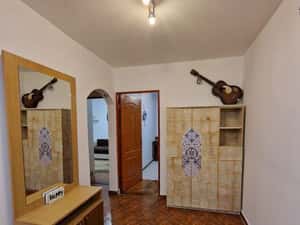 Inchiriez apartament 3 camere Valea Aurie — miniatura 3