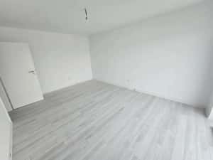 Apartament 3 camere. Decomandat. Bucatarie inchisa. GRADINA PROPRIE.Asfalt. Transport in comun. — miniatura 2