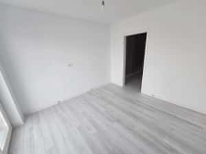 Apartament 3 camere. Decomandat. Bucatarie inchisa. GRADINA PROPRIE.Asfalt. Transport in comun. — miniatura 3