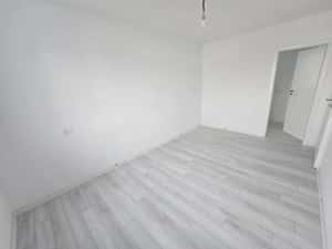 Apartament 3 camere. Decomandat. Bucatarie inchisa. GRADINA PROPRIE.Asfalt. Transport in comun. — miniatura 9