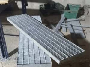 Trepte zincate galvanizate