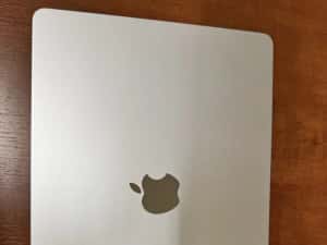 Laptop Apple MacBook Air 13", cu procesor Apple M4, 10 nuclee CPU si 10 nuclee GPU, 16GB RAM, 512GB, Silver, Tastatura Internationala, Manual RO — miniatura 2