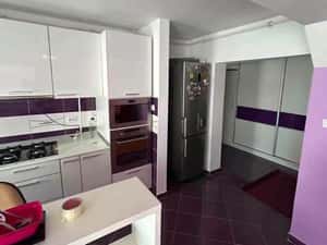 De vanzare apartament cu 3 camere, situat ultracentral, mobilat,balcon — miniatura 3