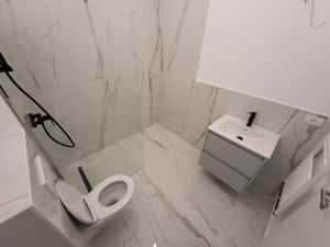 COMISION%. BLOC NOU in ORAS. Gradina proprie. Spatios — miniatura 6