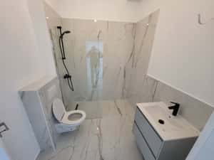 COMISION%. BLOC NOU in ORAS. Gradina proprie. Spatios — miniatura 7