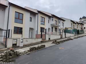 Apartament 3 dormitoare, pod mansardabil, gradina, loc parcare — miniatura 3