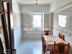 Apartament 3 camere, decomandat, etajul 3, Zona Gura Leului — miniatura 1