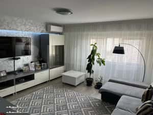 Apartament 3 camere decomandate, 82 mp, cu 2 balcoane, mobilat, Calea