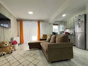 Apartament modern cu 2 camere semidecomandate, balcon si parcare!