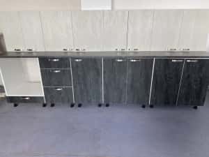 Mobila de bucatarie lungime 300 cm noua ! — miniatura 1