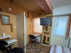 garsoniera 30 mp zona elena doamna mob si utilata complet 300 euro — miniatura 5