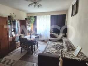 Apartament cu 2 camere de vanzare in Plopilor bloc izolat cu boxa — miniatura 2