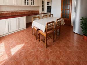 Apartament 3 camere, 97 mp(etaj 1) + 2 spații anexe în aceeași curte