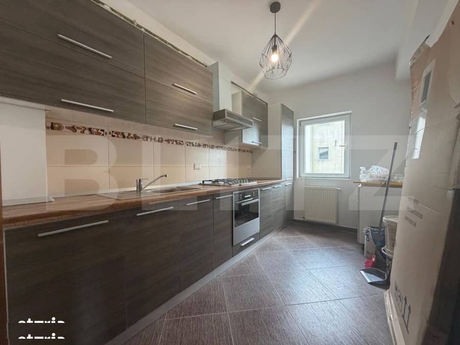 Apartament 2 camere, 48.33 mp, decomandat, parcare, intermediar, zona — fotografie 1 din 5