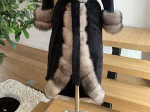 Vand palton din lana alcantara cu blana naturala de vulpe la 1550 lei — miniatura 5