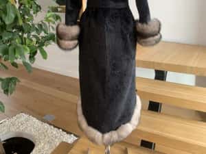 Vand palton din lana alcantara cu blana naturala de vulpe la 1550 lei — miniatura 6