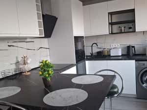 Se ofera spre inchiriere apartament 2 camere, zona centrala. — miniatura 2