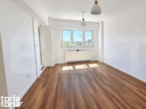 Apartament 4 camere, decomandat -1 min de Shopping City
