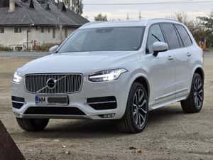 Volvo XC90 D5 AWD Geartronic alb, interior piele negru