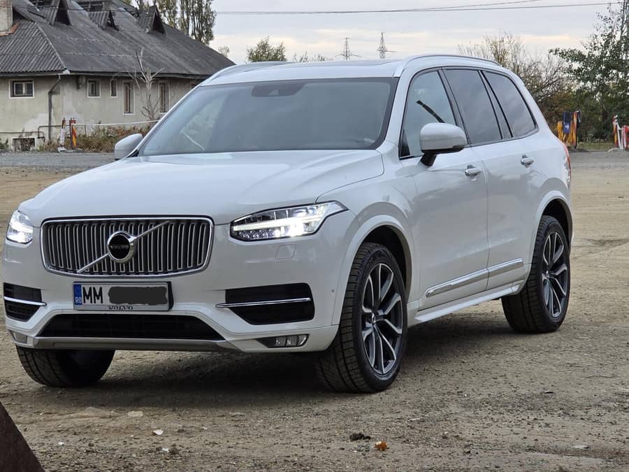Volvo XC90 D5 AWD Geartronic alb, interior piele negru — fotografie 1 din 7