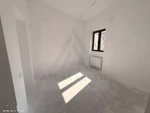 Apartament renovat 3 camere 2 bai 85 mp si pivnita  în zona Central — miniatura 1