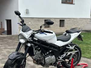 Hyosung GT 650 Naked limitat cat. A2    ( suzuki sv / honda hornet ) — miniatura 3
