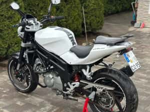 Hyosung GT 650 Naked limitat cat. A2    ( suzuki sv / honda hornet ) — miniatura 7