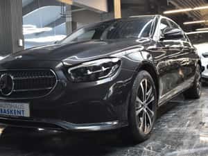 Mercedes-Benz E 300 Hibrid 2021 — miniatura 1