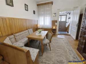 Poveste saseasca la umbra vitei de vie,cu crama,gradina flori,Central,Codlea — miniatura 3