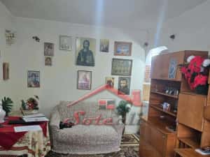 Apartament 2 camere etaj 1/4 Campina zona semicentrala