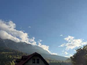 Cabana de inchiriat la poalele muntilor Piatra Craiului — miniatura 1