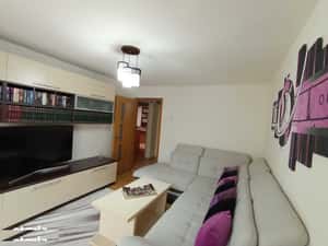 Vand apartament 3 camere,decomandat,confort 2,etaj 3 — miniatura 2