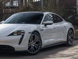 Porsche Taycan Automată 476 HP Electric
