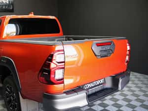 Toyota Hilux INVINCIBLE Automată 204 HP Diesel — miniatura 4
