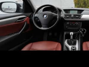 Vand BMW X1 2013 XDrive 2.0D 4x4 piele *LED* inmatriculata RO posibilitate rate / leasing / finantare urgent — miniatura 3