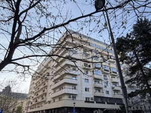 Universitate, aproape de metrou, nemobilat, bloc 1982, etaj1, 106mp