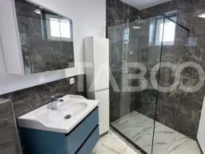 Apartament 2 camere loc de parcare modern balcon zona Turnisor Sibiu — miniatura 4
