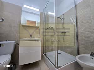 Piata Chirila- bloc nou- 3 camere - 550euro — miniatura 6