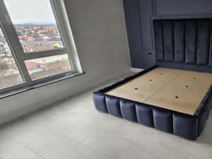 Pat tapițat cu structura de lemn masiv — miniatura 6