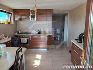 Casa individuala cu 6 camere, arhitectura moderna si finisaje premium — miniatura 5