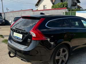 Volvo V60 Plug-in Hybrid Automată 283 HP Diesel — miniatura 4