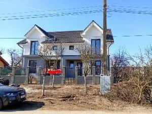 Sanandrei Duplex cu 4 Camere, Drum Asfaltat, Toate Utilitatiile — miniatura 2