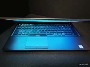 Premium Dell Latitude 5590 | I5 Gen 6 | 8 GB DDR4 RAM 2133MHz | 256GB SSD NVMe X4 | Tastatură Iluminată