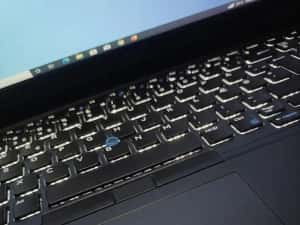 Premium Dell Latitude 5590 | I5 Gen 6 | 8 GB DDR4 RAM 2133MHz | 256GB SSD NVMe X4 | Tastatură Iluminată — miniatura 3
