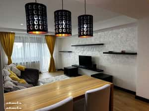 Inchiriez apartament ultracentral/ renovat — miniatura 2