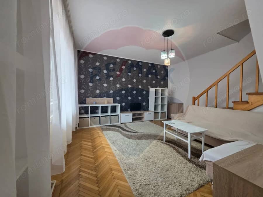Apartament cu 3 camere de vânzare în zona Central — fotografie 1 din 10