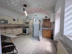 Apartament cu 3 camere de vânzare în zona Central — miniatura 2