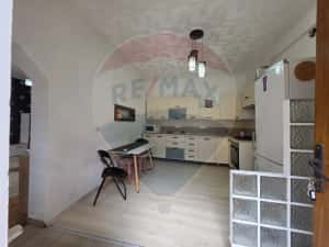 Apartament cu 3 camere de vânzare în zona Central — miniatura 4