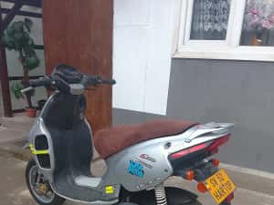 Se vinde scuter aprilia an stare perfecta de fungtionare — miniatura 5