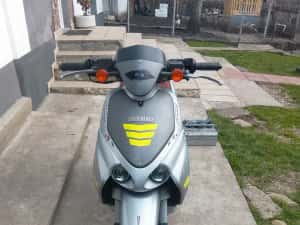 Se vinde scuter aprilia an stare perfecta de fungtionare — miniatura 7